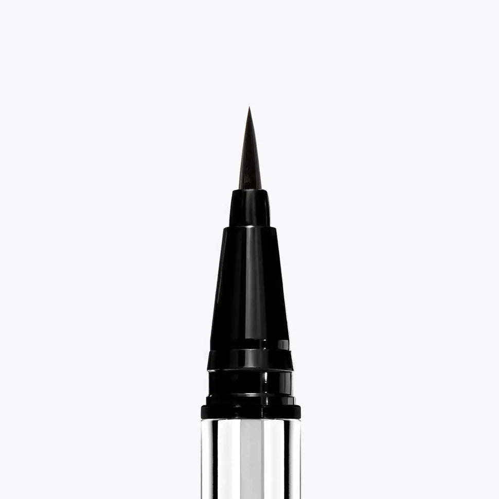 EYES ON FLEEK EYELINER IN PENNA
